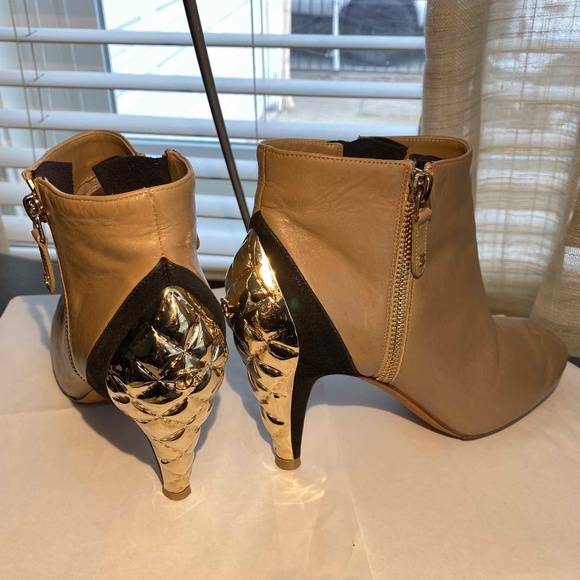 CHANEL LEATHER TAN BEIGE ANKLE BOOTS GOLD METAL ACCENT SIZE 36-6 MADE IN ITALY. - Picture 1 of 9